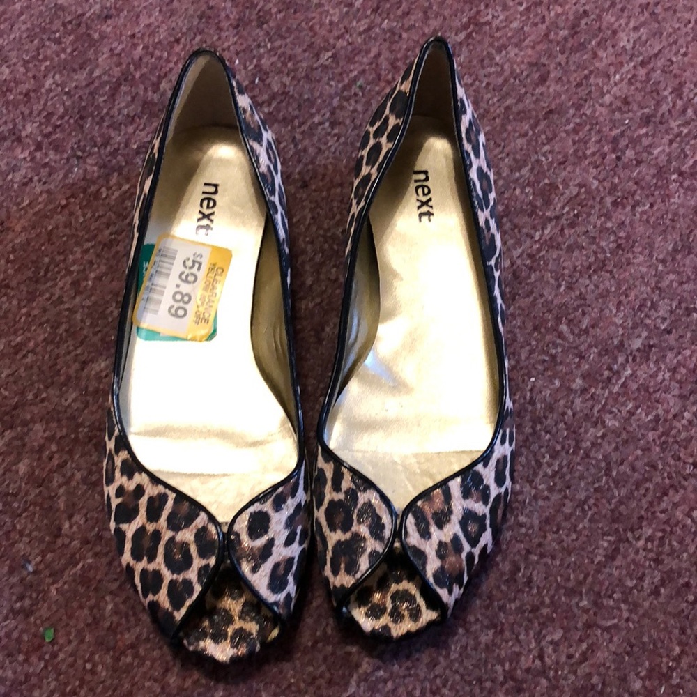 Leopard shoes. Open toe.